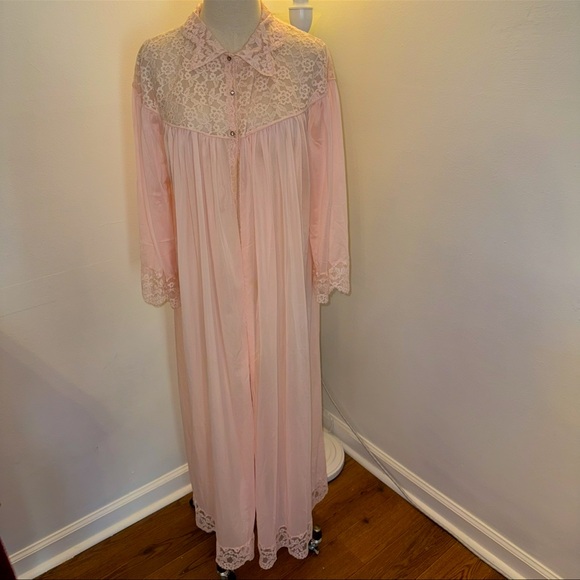 Faerie Surelock Vintage Women’s 40 Pink Long Diamond Button Housecoat Robe